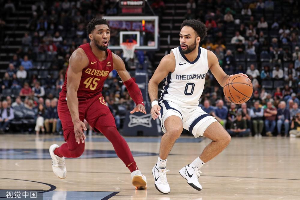 更彰显了冠 更彰显了冠